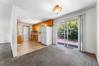 9301 Elwood Dr SW in Tacoma, WA - Building Photo - Building Photo