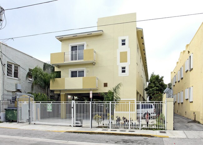 1020 SW 4th St in Miami, FL - Building Photo - Building Photo