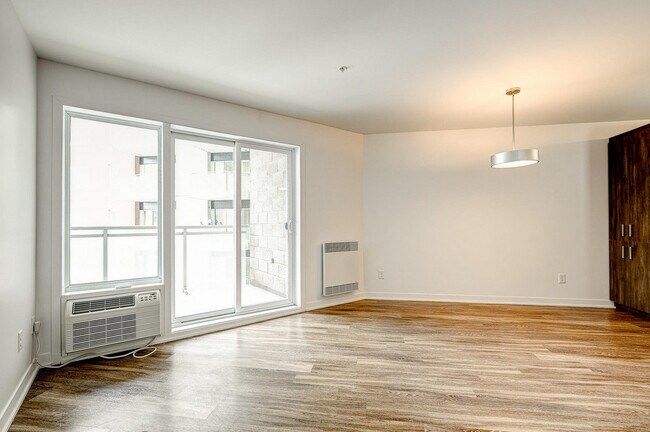 173 Boulevard Armand-Frappier in Ste-Julie, QC - Building Photo - Building Photo