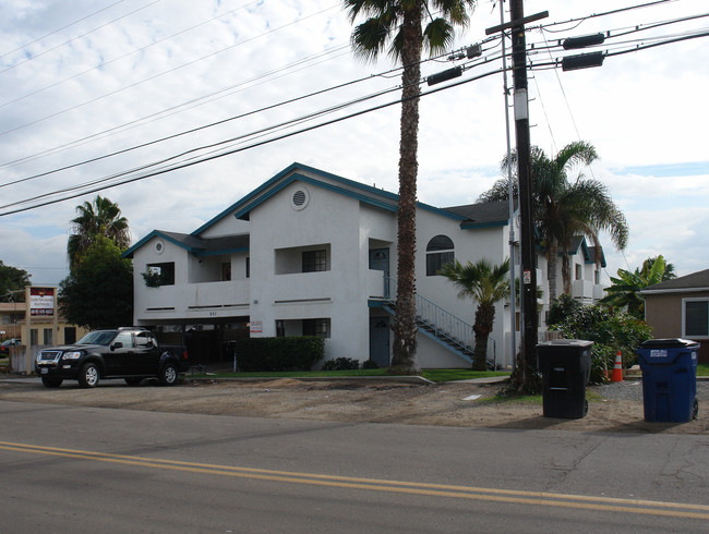 Oxford Apartments in Chula Vista, CA - Building Photo - Building Photo