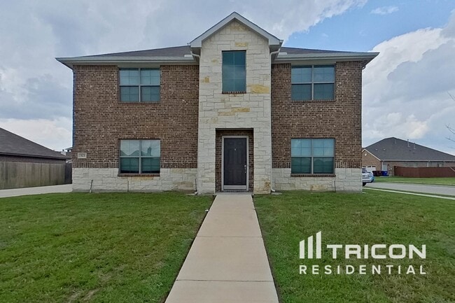 523 Long Prairie Dr in Royse City, TX - Building Photo - Building Photo