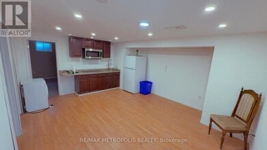 1292 Ravencliffe Ct in Oshawa, ON - Building Photo - Building Photo