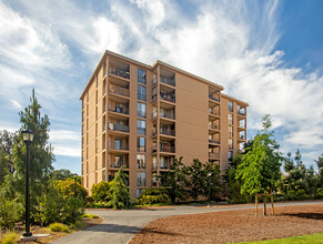 Hoskins Midrise in Stanford, CA - Foto de edificio - Building Photo