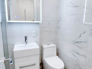 829 9th Ave, Unit #2R in New York, NY - Building Photo - Building Photo