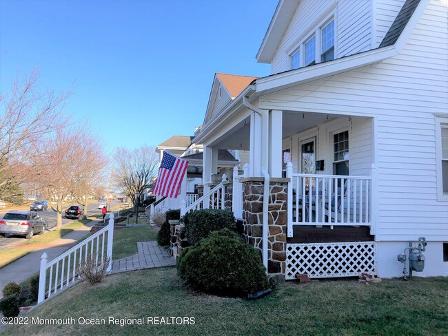 329 Washington Ave in Avon By The Sea, NJ - Foto de edificio - Building Photo