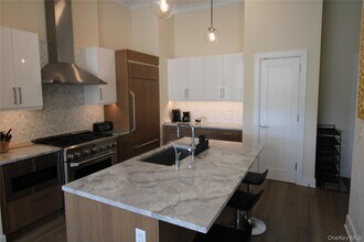 100 Garvies Point Rd in Glen Cove, NY - Building Photo - Building Photo