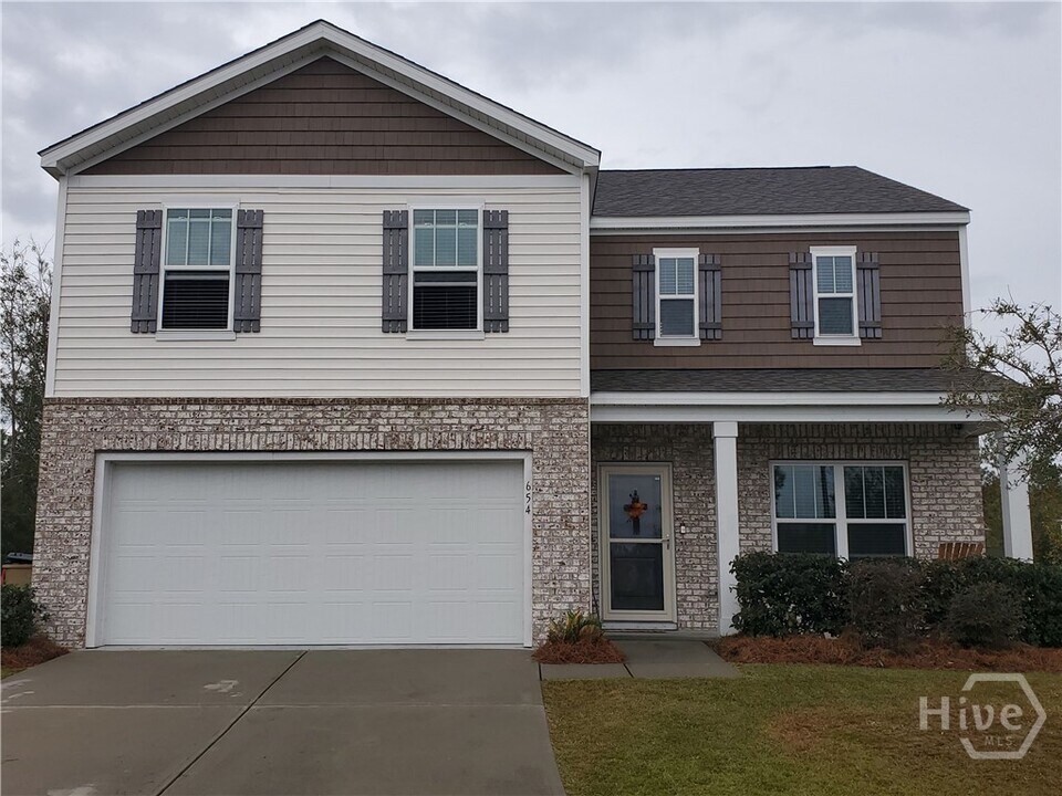 654 Hogan Dr in Richmond Hill, GA - Building Photo