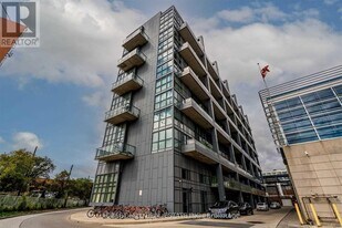 5 Hanna Ave in Toronto, ON - Building Photo