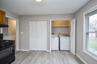 94 W Elm Ave in Cortland, IL - Building Photo - Building Photo