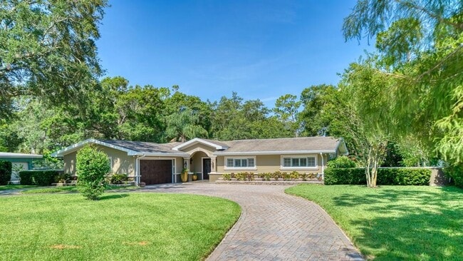 1666 Robin Hood Ln in Clearwater, FL - Building Photo - Building Photo