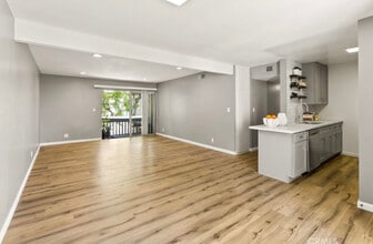 18620 Hatteras St, Unit 223 in Tarzana, CA - Building Photo - Building Photo