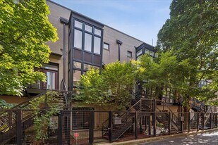1713 W Diversey Pkwy in Chicago, IL - Building Photo