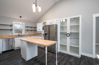 1700 E Moffett Ln in Bloomington, IN - Building Photo - Building Photo