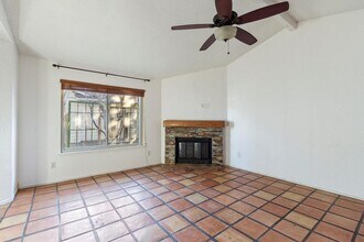 8102 Treehouse Ln in Austin, TX - Building Photo - Building Photo