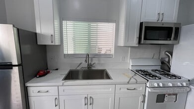 4354 138th St, Unit D in Hawthorne, CA - Foto de edificio - Building Photo