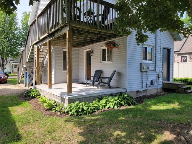 626 W King St, Unit Lower in Winona, MN - Foto de edificio - Building Photo