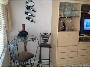 6494 Collins Ave-Unit -24 in Miami Beach, FL - Foto de edificio - Building Photo