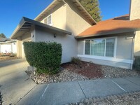 160 Vail Ct in Vacaville, CA - Foto de edificio - Building Photo