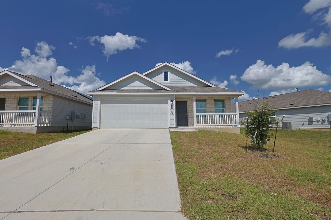 2839 Rosefinch in Canyon Lake, TX - Building Photo