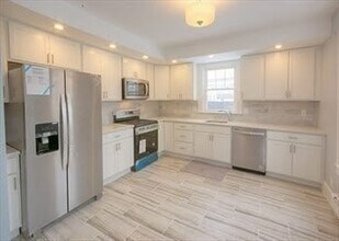 127 Pond St in Waltham, MA - Building Photo - Building Photo