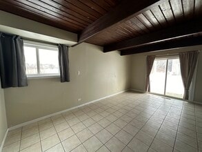 474 Meadow Green Ln in Round Lake Beach, IL - Building Photo - Building Photo