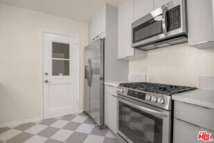 405 Shirley Pl in Beverly Hills, CA - Building Photo