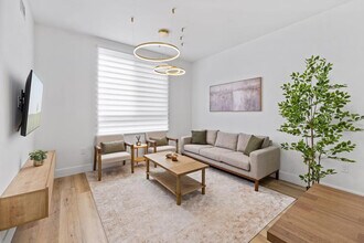 1558 NW 1st St, Unit GO ID1388871P in Miami, FL - Foto de edificio - Building Photo