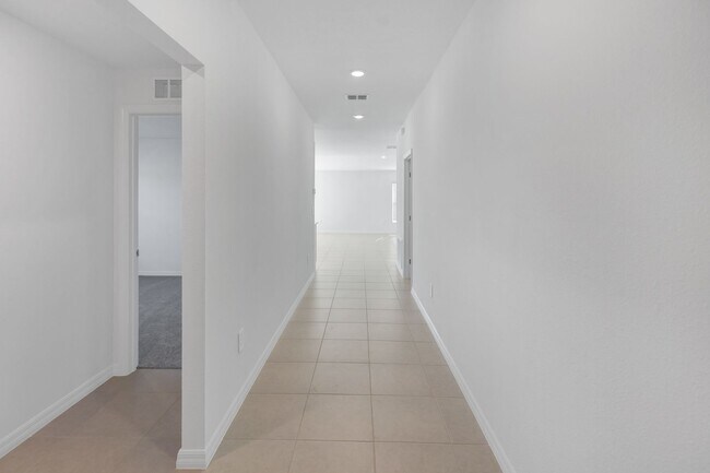 2167 Lone Oak Ln in Lakeland, FL - Building Photo - Building Photo