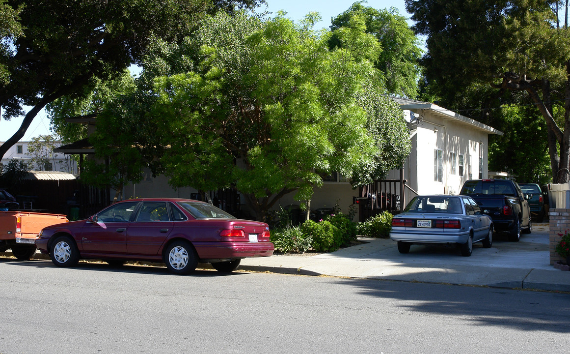 2707 Marlborough Ave in Redwood City, CA - Building Photo