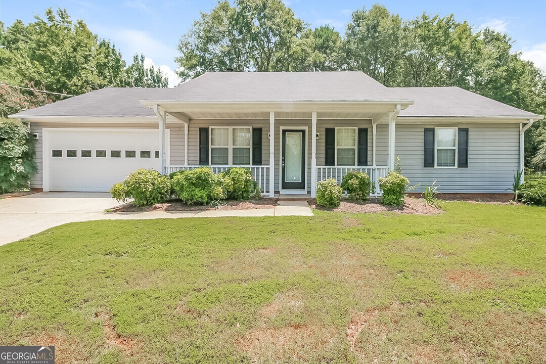 76 Mallie Ct in Hampton, GA - Building Photo