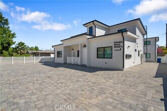 11140 Woodley Ave in Los Angeles, CA - Building Photo - Building Photo