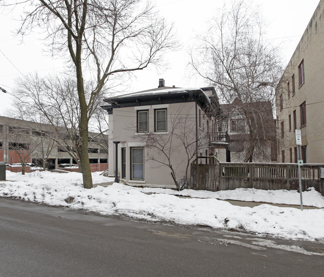 105 N Butler St in Madison, WI - Foto de edificio - Building Photo