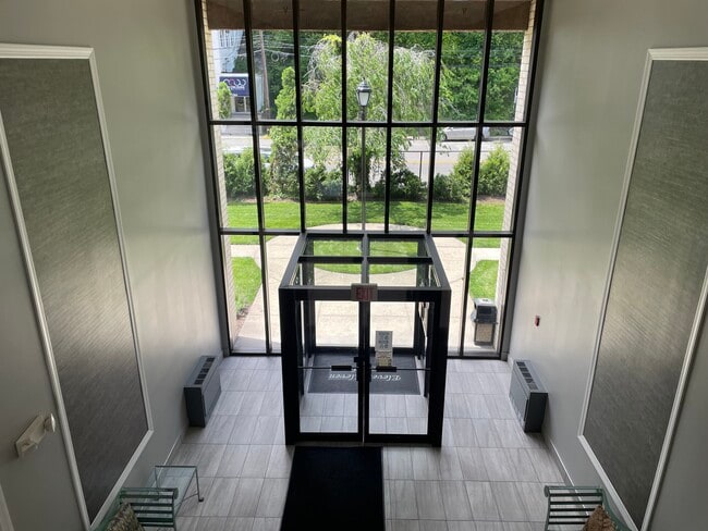 1111 River Rd in Edgewater, NJ - Building Photo - Building Photo