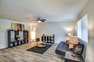 Urban Oasis in Phoenix, AZ - Building Photo - Building Photo