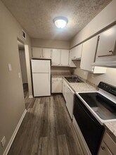7050 Wildwood Cir in Louisville, KY - Building Photo - Building Photo