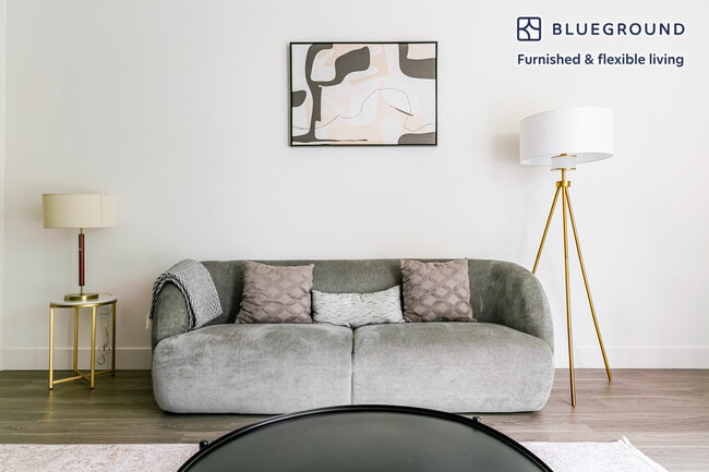 2280 W El Camino Real in Mountain View, CA - Foto de edificio - Building Photo