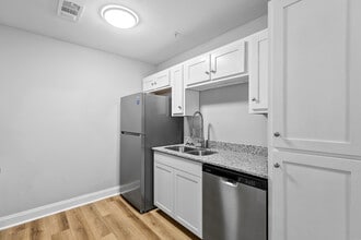 Crestview Apartments in Alexander City, AL - Foto de edificio - Building Photo