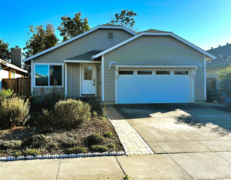 1513 Mary Pl in Rohnert Park, CA - Building Photo