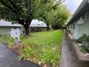 6426 Benning St in Orangevale, CA - Foto de edificio - Building Photo