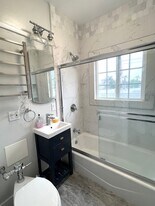 135 Bonito Ave, Unit 17 in Long Beach, CA - Building Photo