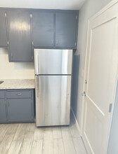 695 42nd St, Unit D in Oakland, CA - Foto de edificio - Building Photo