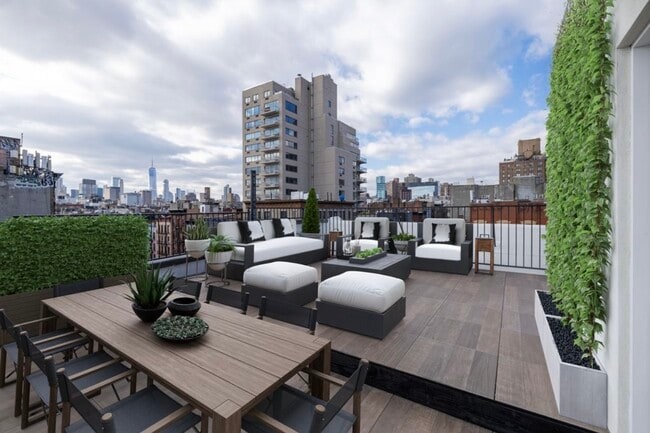 166 1st Ave in New York, NY - Building Photo - Building Photo