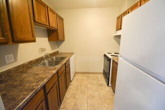 2120 Valleyhigh Dr NW in Rochester, MN - Building Photo - Building Photo
