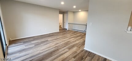 1150 W St Georges Ave in Linden, NJ - Building Photo - Building Photo