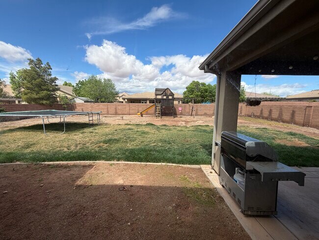 86 W 1965 S in Washington, UT - Foto de edificio - Building Photo