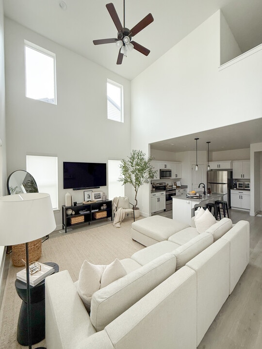 2039 N 3960 W, Unit Master in Eagle Mountain, UT - Building Photo