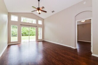 4240 Forest Island Dr in Orlando, FL - Building Photo - Building Photo