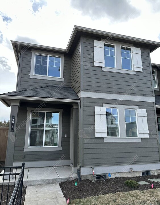 3035 NE Red Jasper Pl in Bend, OR - Building Photo