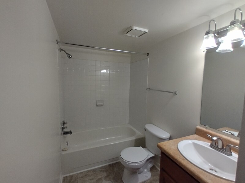 600 Reusens Rd in Lynchburg, VA - Foto de edificio