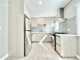 400 S Mariposa Ave in Los Angeles, CA - Building Photo